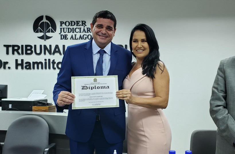 Prefeito empossado Márcio Lima e a primeira-dama Elisângela Lima