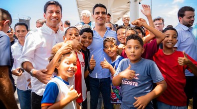 JHC inaugura terminal do Rosane Collor e anuncia reforma de abrigos por toda cidade