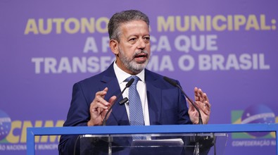 Na Marcha dos Prefeitos, Arthur Lira reitera apoio à causa municipalista e à compensação das cidades diante do projeto que aumenta a isenção do IRPF